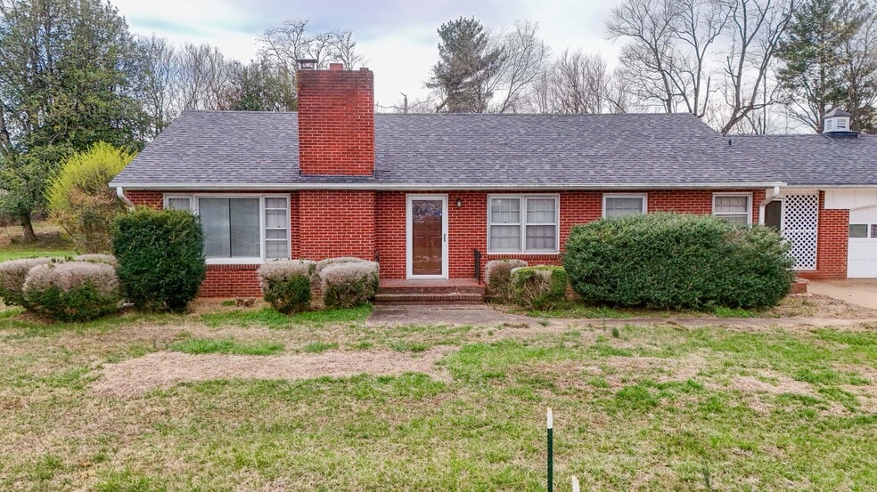 More Photos Of 1001 E Lynchburg Salem Tpke, Bedford Office For Sale