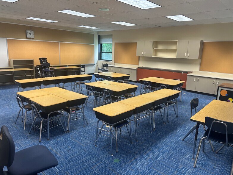 More Photos Of 1524 Hamilton Rd, Pittsburgh Schools For Sale