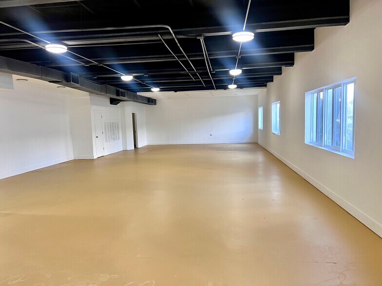 More Photos Of 1822 NW 22nd St, Miami Service For Sale