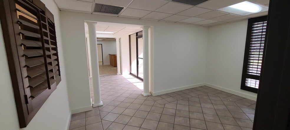 More Photos Of 10615 Chandler Blvd, North Hollywood Industrial For Lease