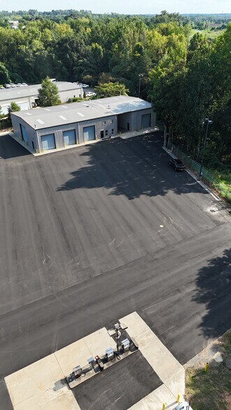 More Photos Of 9535 Hebron Commerce Dr, Charlotte Warehouse For Lease