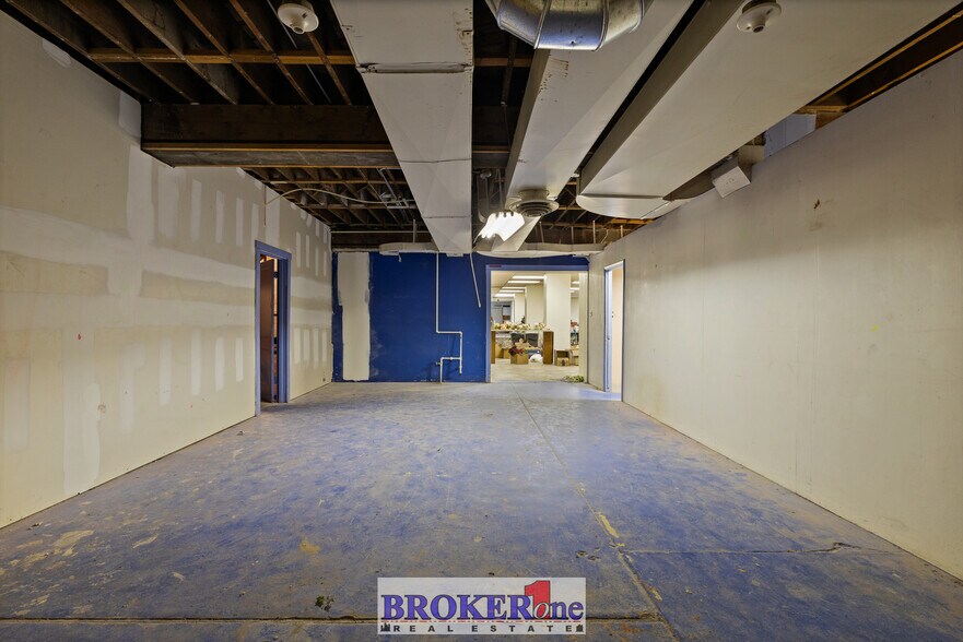 More Photos Of 225 N Wolcott St, Casper Flex For Sale