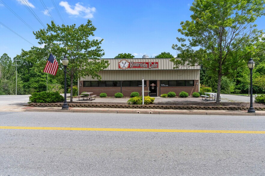 Primary Photo Of 522 N Main St, Farmville Restaurant For Sale