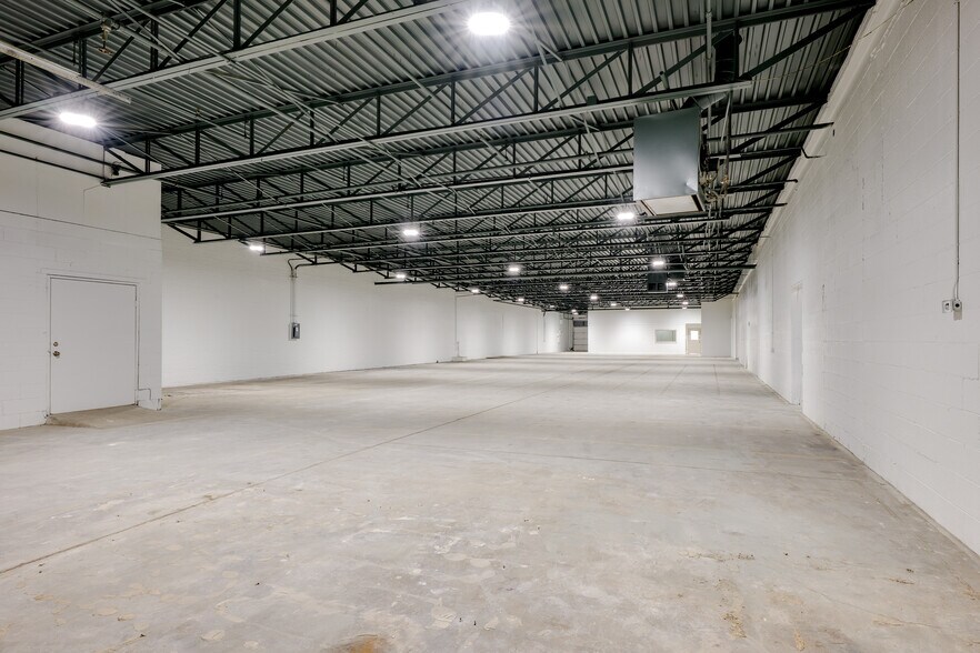 More Photos Of 5025-5035 Sharp St, Dallas Warehouse For Sale