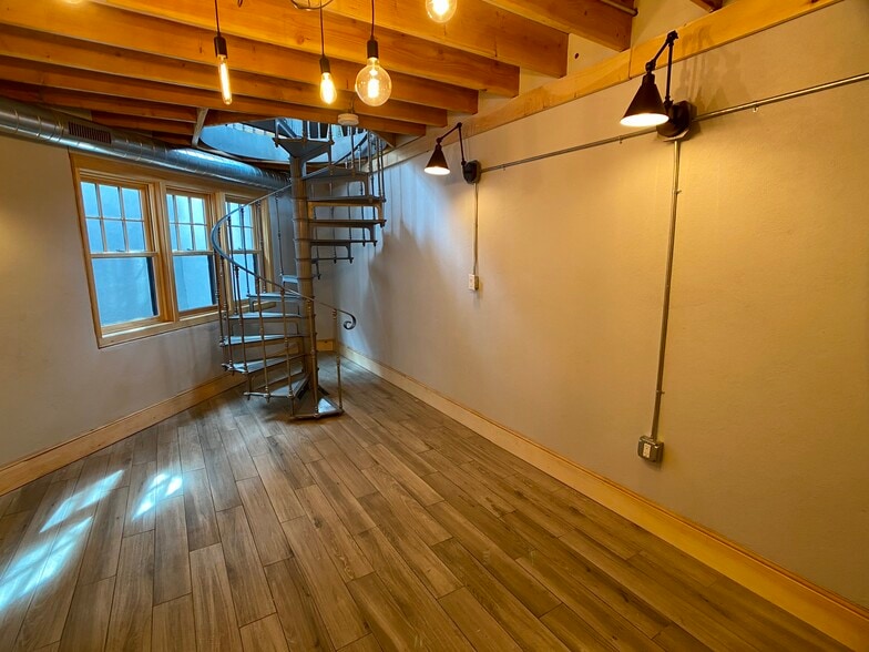 More Photos Of 192 Belgrade Ave, Roslindale Loft Creative Space For Sale