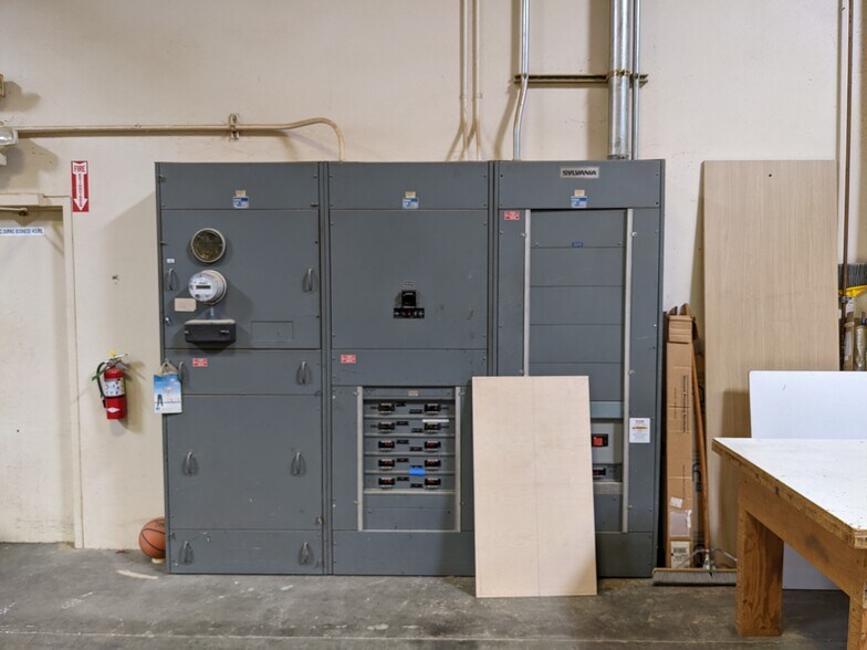 More Photos Of 351 Demeter St, East Palo Alto Warehouse For Lease