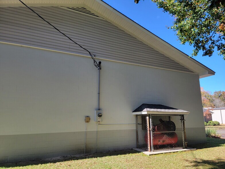 More Photos Of 1106 Goodale Ave, Camden Flex For Sale