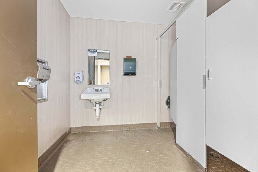 More Photos Of 2229 E State St, Salem Drugstore For Sale