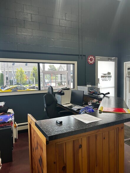 More Photos Of 1208 Smithfield Ave, Lincoln Warehouse For Sale