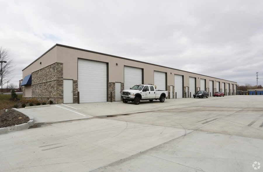 More Photos Of 8400 W 127th St, Overland Park Warehouse For Lease