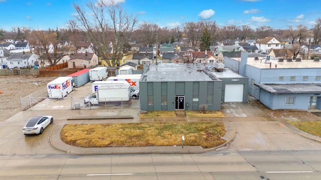 Primary Photo Of 13920 E 9 Mile Rd, Warren Warehouse For Lease