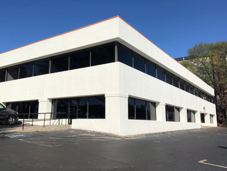 More Photos Of 2707 Buford Hwy, Atlanta Office For Sale