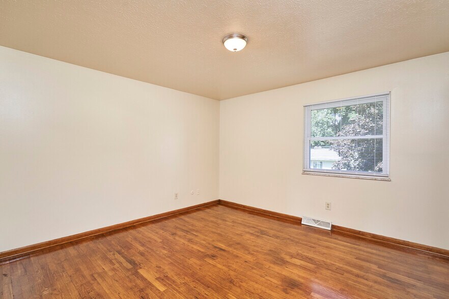 More Photos Of 926 Russell Ave, Akron Apartments For Sale