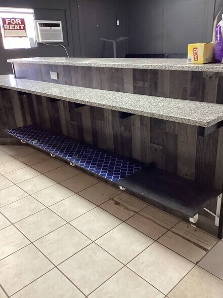 More Photos Of 402-410 Pletz Dr, San Antonio Storefront Retail Office For Lease