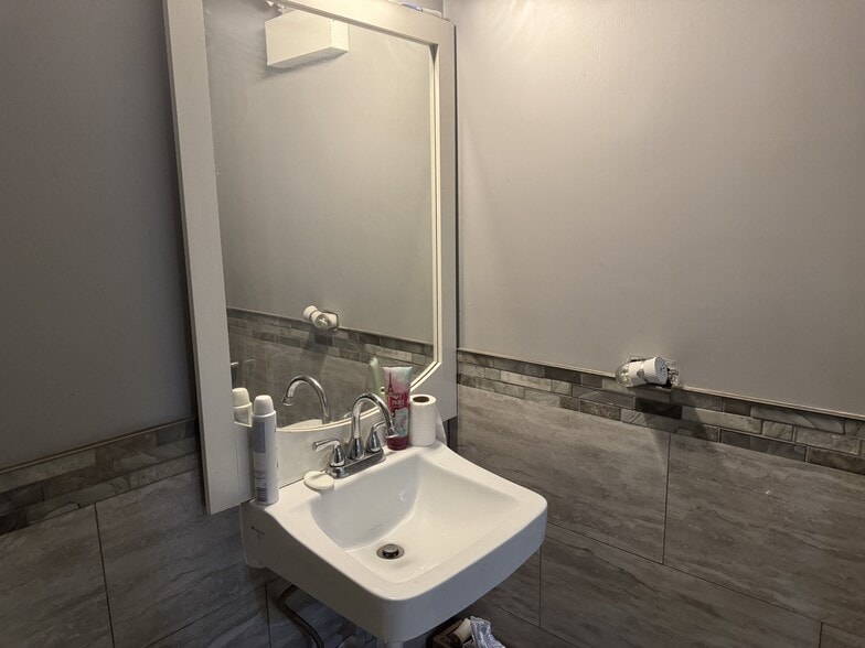 More Photos Of 4519 W Lake St, Chicago Warehouse For Sale