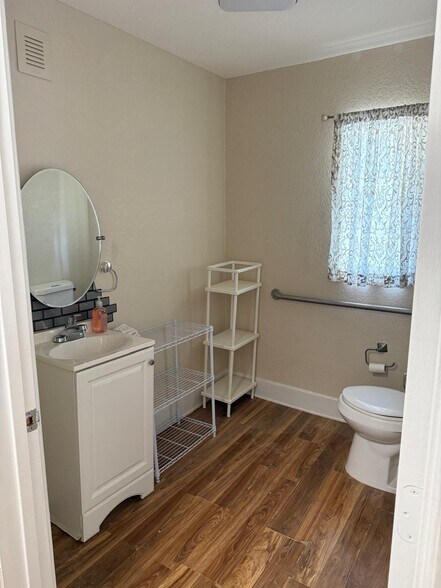 More Photos Of 1812 W 1st St, Sanford Office For Lease