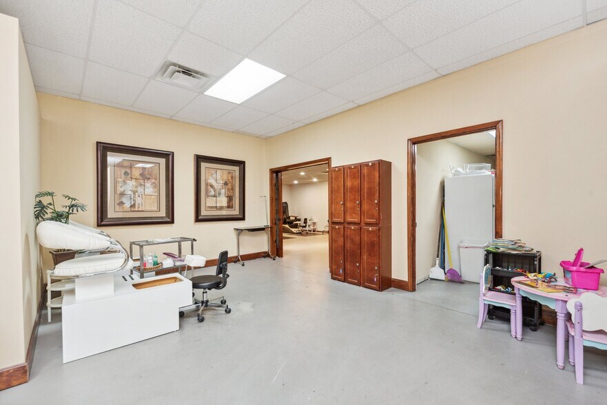 More Photos Of 470 Tucker Dr, Maysville Storefront Retail Office For Sale