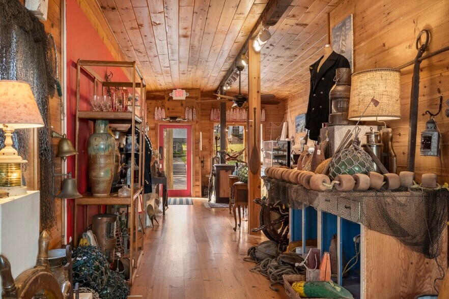 More Photos Of 10 McKown St, Boothbay Harbor Storefront For Sale