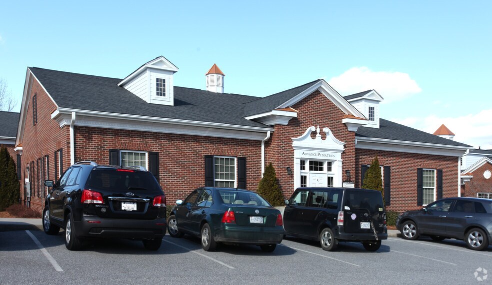 More Photos Of 114 Kinderton Blvd, Bermuda Run Medical For Sale