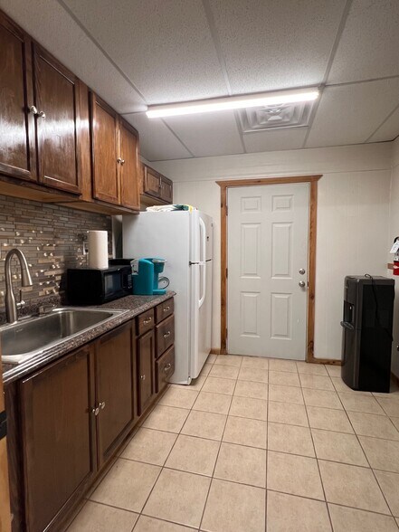 More Photos Of 7680 Highway 67, Comanche Office For Sale