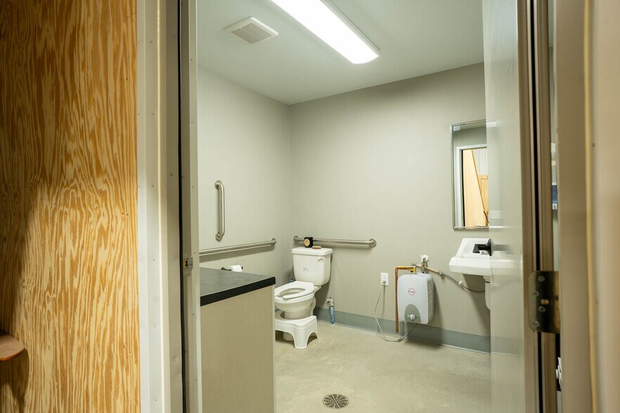 More Photos Of N5550 County Road Z, Onalaska Flex For Sale