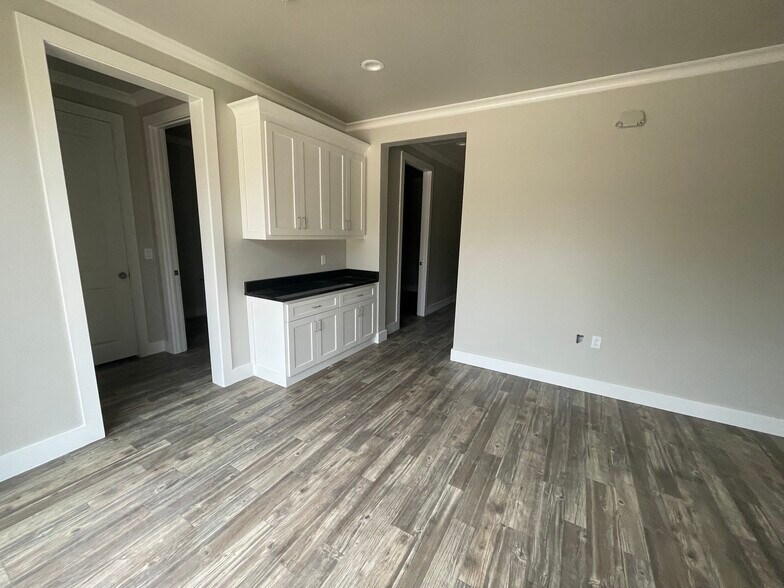 More Photos Of 1821 John Mccain Rd, Colleyville Warehouse For Lease