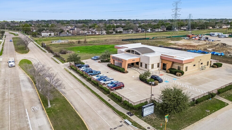 More Photos Of 11706 Fallbrook Dr, Houston Medical For Lease