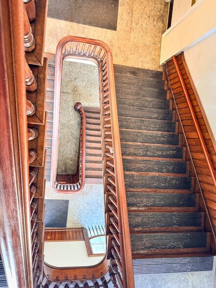 More Photos Of 2 Federal St, Saint Albans Specialty For Sale