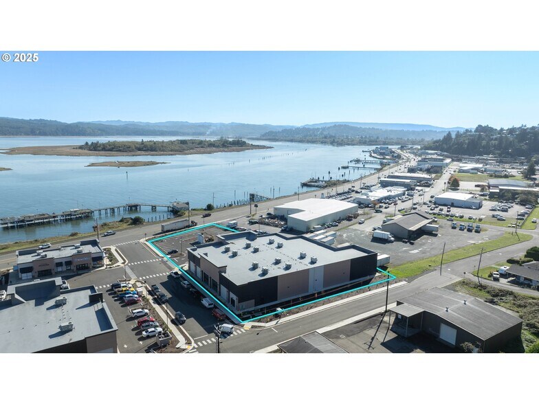 More Photos Of 1233 Teakwood Ave, Coos Bay General Retail For Sale