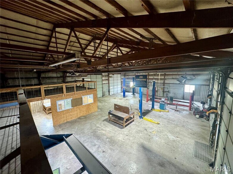 More Photos Of 100 W Foreman St, Jonesburg Showroom For Sale