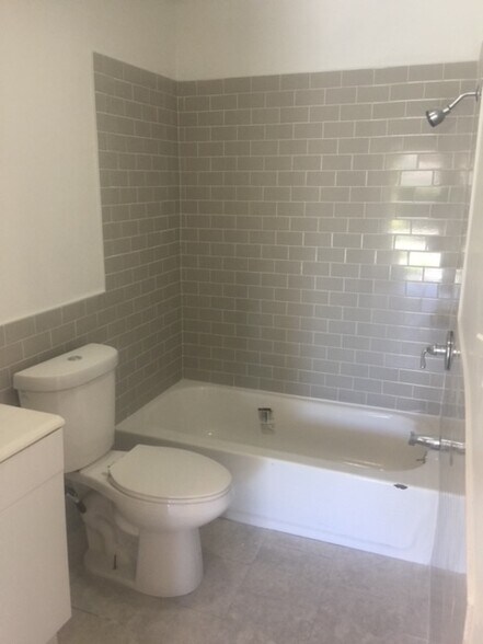 More Photos Of 1189 N Tamiami Trl, North Fort Myers Apartments For Sale