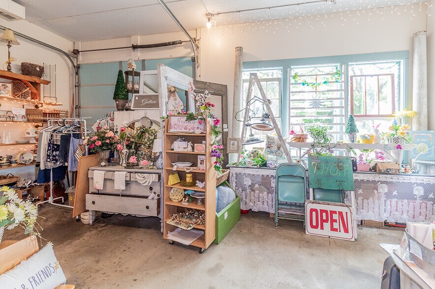 More Photos Of 185 E State St, Iola Storefront For Sale