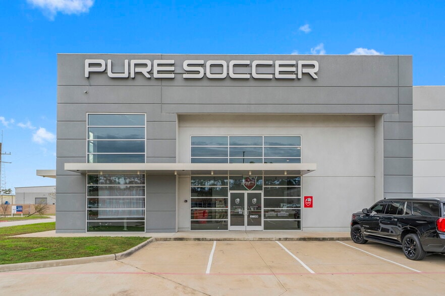 More Photos Of 27317 Spectrum Way, The Woodlands Sports And Entertainment For Sale