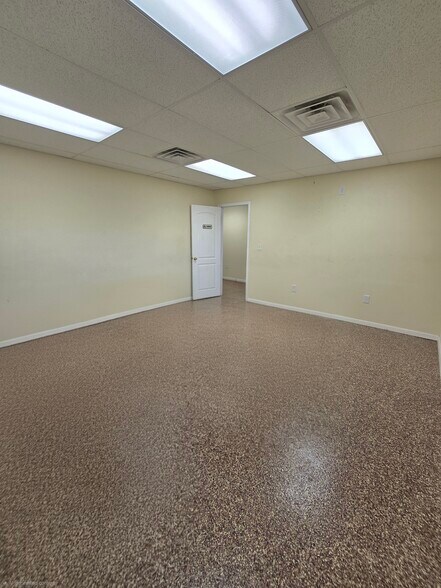 More Photos Of 3901 N Stowe Ave, Odessa Industrial For Lease