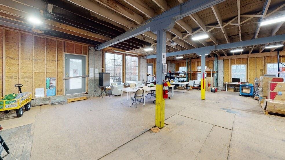 More Photos Of 3501 37th St, Mount Rainier Contractor Storage Yard For Lease