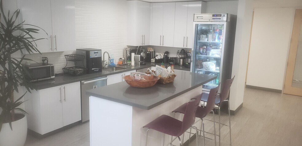 More Photos Of 1118 Chess Dr, Foster City Flex For Sale