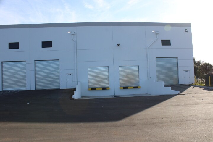 More Photos Of 6920 U.S. 41 hwy, Apollo Beach Warehouse For Lease