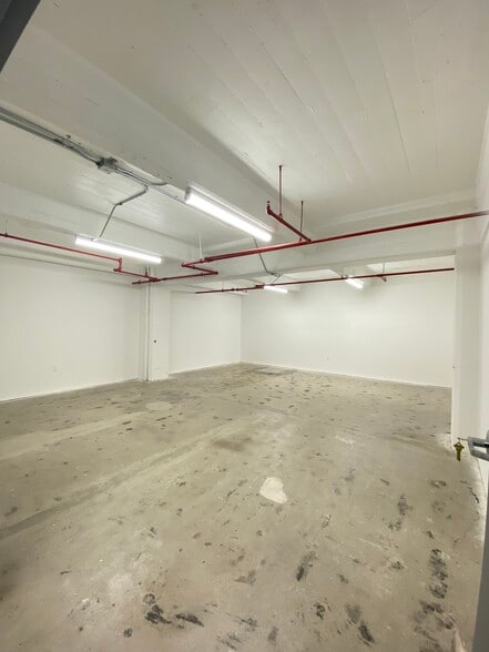 More Photos Of 901 E 31st St, Los Angeles Manufacturing For Lease