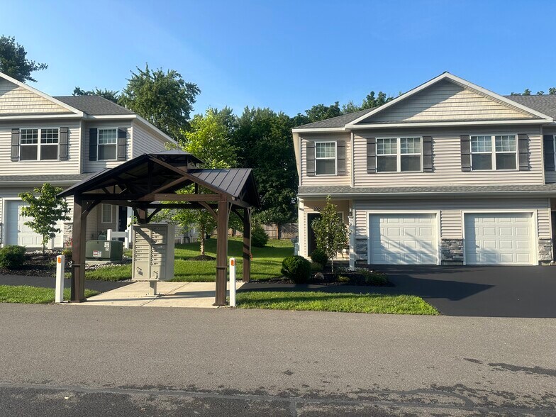 More Photos Of Ridge Manor Court, Niskayuna Apartments For Sale