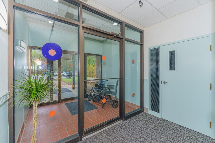 More Photos Of 961-963 State Route 146, Clifton Park Medical For Lease