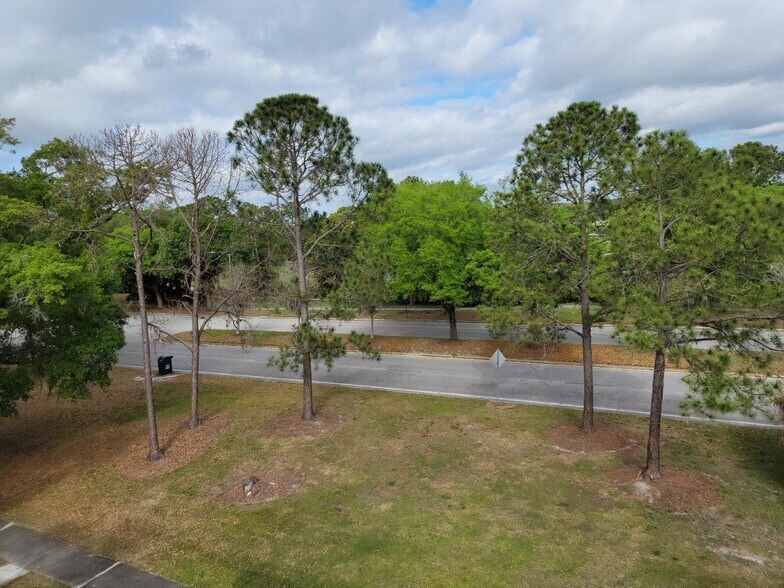 More Photos Of 5104 N Orange Blossom Trl, Orlando Office Residential For Lease