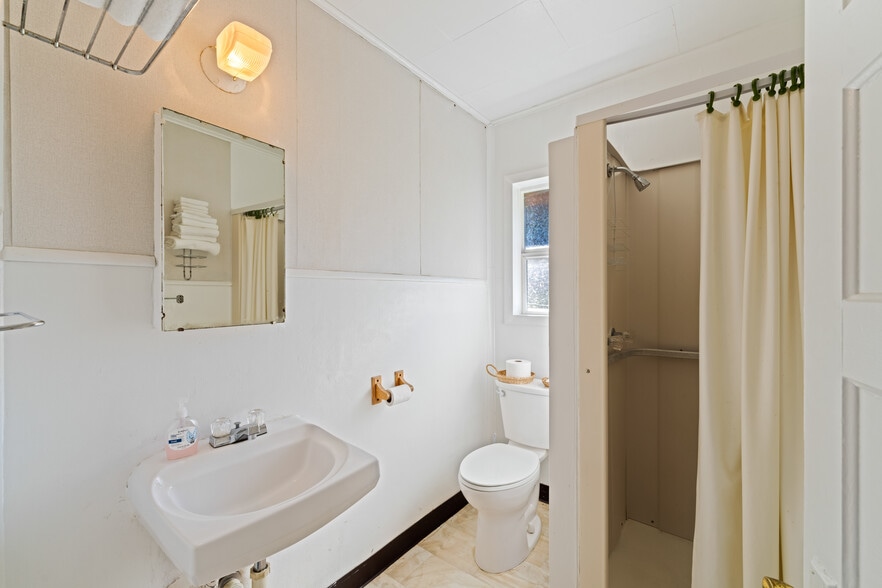 More Photos Of 4484 Fish Mill, Westlake Hotel For Sale