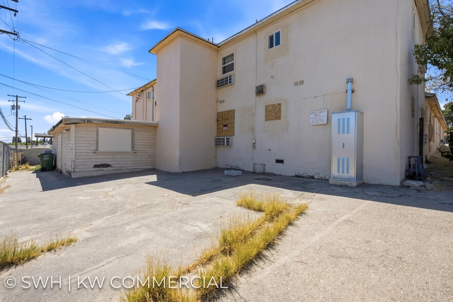 More Photos Of 130 Kern St, Taft Hotel For Sale