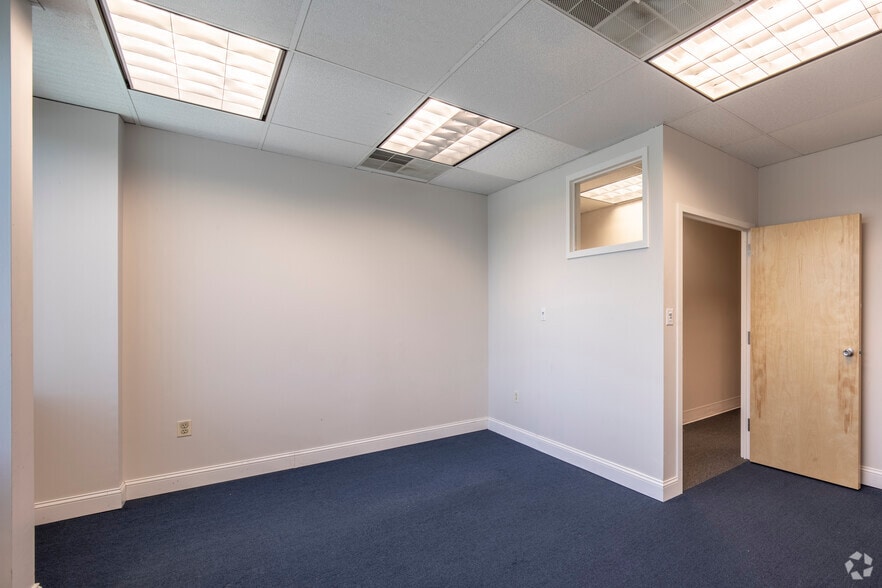 More Photos Of 133 Defense Hwy, Annapolis Medical For Lease