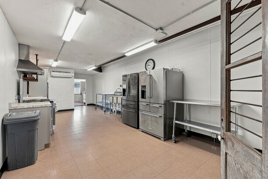 More Photos Of 204 S Broadway, Salisbury Specialty For Sale