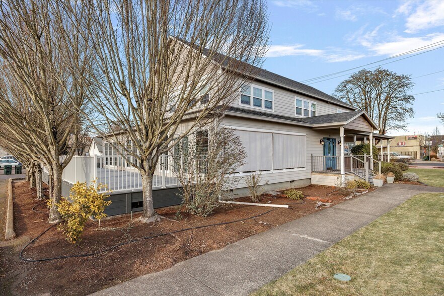 More Photos Of 113 N Elm St, Canby Restaurant For Sale