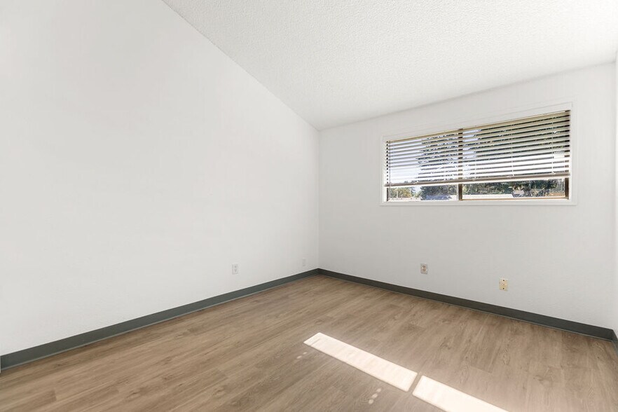 More Photos Of 14623 NE Coast Pine Ct, Vancouver Apartments For Sale