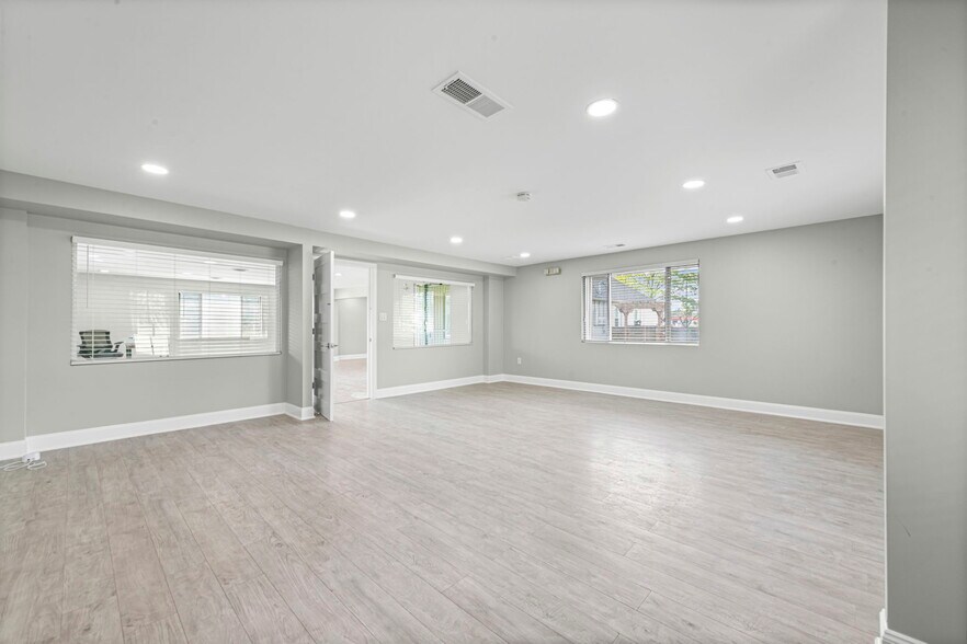 More Photos Of 3236 Rochester Rd, Troy Freestanding For Lease