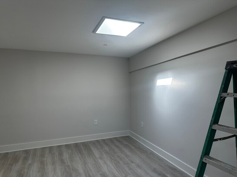 More Photos Of 1233 Ben Sawyer Blvd, Mount Pleasant Office For Lease