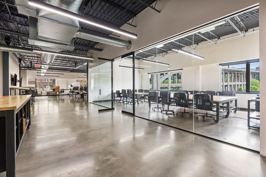 More Photos Of 1217 W 12th St, Kansas City Flex For Lease